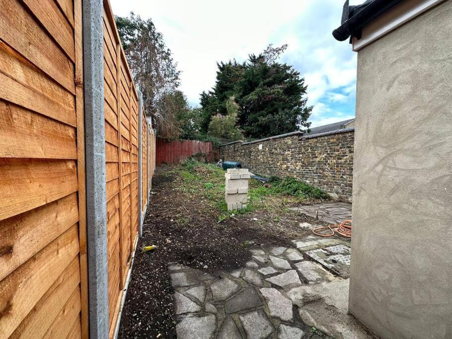 Big 3 Bedroom London House With 2 Bathroom Plumstead  Exterior foto